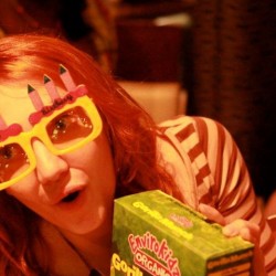[ATUALIZADO] 55 fotos do aniversário de Jackie Emerson com o elenco!