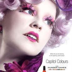 Effie Trinket promove a linha de esmaltes de Jogos Vorazes em nova foto