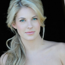 Stephanie Leigh Schlund será Cashmere em Jogos Vorazes: Em Chamas!