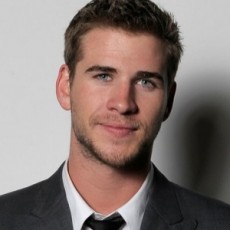 Liam Hemsworth também está entre a lista de convidados do People’s Choice Awards