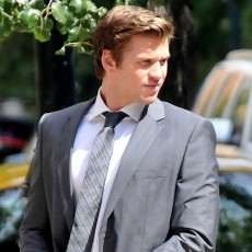 Liam Hemsworth se machuca durante as gravações de “Em Chamas”