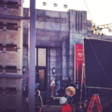 Foto dos sets de “Em Chamas” mostra Effie Trinket na Colheita!