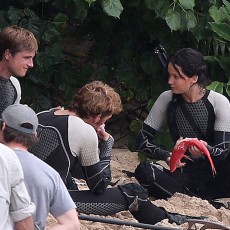 Mais fotos dos sets de “Em Chamas” revelam Katniss, Peeta e Finnick na arena!