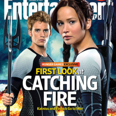 Confira a primeira foto oficial de Katniss e Finnick em Jogos Vorazes: Em Chamas!