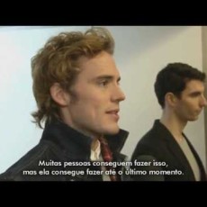 Sam Claflin (Finnick Odair) fala sobre “Em Chamas”