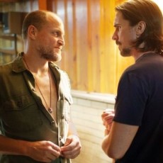 Confira as fotos e um trailer de “Out of the Furnace”, filme com Woody Harrelson