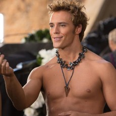 Finnick e o torrão de açúcar em nova foto de “Em Chamas”!