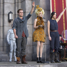 Nova foto de Em Chamas mostra Peeta e Katniss na Colheita do Terceiro Massacre Quaternário!