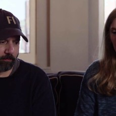 Suzanne Collins e James Proimos falam sobre “Year of the Jungle” em vídeo