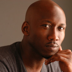 Mahershala Ali (Boggs) fala em entrevista sobre “A Esperança” e Philip Seymour Hoffman