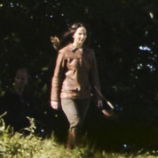 Jennifer Lawrence como Katniss em fotos das filmagens de “A Esperança”