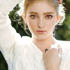 Willow Shields (Prim) concede entrevista inédita à Teen Vogue