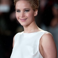 Jennifer Lawrence fala sobre videoclipes, Peter Dinklage e mais assuntos aleatórios em entrevista