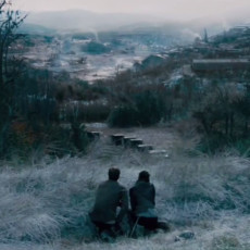 [LEGENDADO] Em clipe de “Em Chamas”, Katniss pede a Gale para saírem do Distrito 12