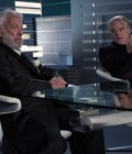 Donald Sutherland e Philip Seymour Hoffman como Presidente Snow e Plutarch Heavensbee em Em Chamas