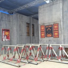 Fotos dos sets de “A Esperança” mostram novos cartazes com propaganda da Capital