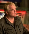 Philip Seymour Hoffman como Plutarch Heavensbee em A Esperança: Parte 1