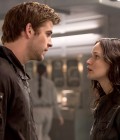 Gale Hawthorne e Katniss Everdeen em A Esperança: Parte 1